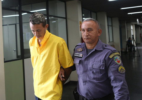 Mauro Antony realiza acareação com réu do caso Marcelaine