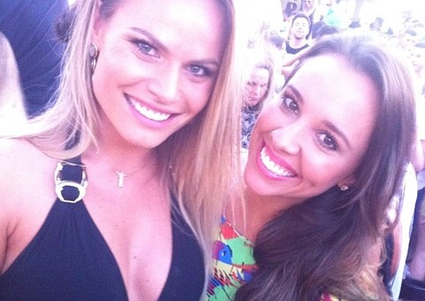 Ex-BBB Natalia e Angelis falam sobre beijo e garantem: "Não transamos ainda"