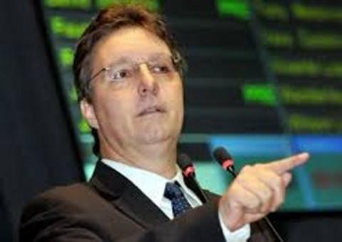 Castro diz que Assembleia não deveria abrir mão de dinheiro para o Judiciário