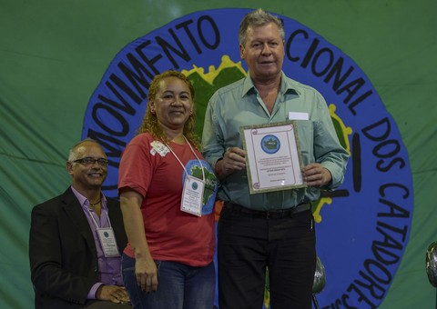 Arthur é homenageado pelo de movimento dos catadores de resíduos sólidos