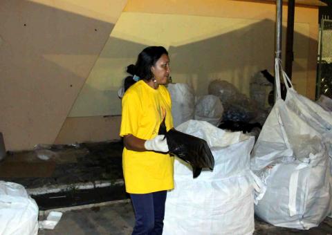 Catadores recolhem cerca de 1 tonelada de material reciclável