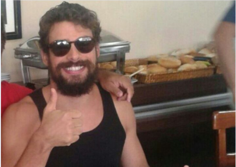 De folga, Cauã Reymond e elenco de "Dois Irmãos" chegam em Manaus