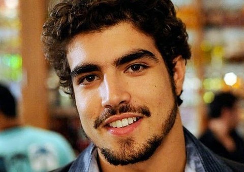 Caio Castro completa 26 anos de pura gostosura. Veja fotos do gato