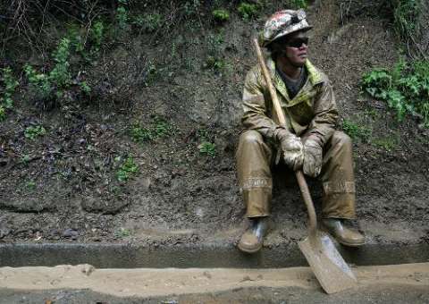 Deslizamento nos EUA tem 24 mortos