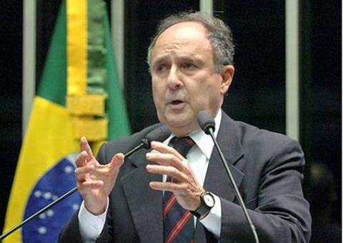 Cristovam: Sem educação, Brasil será refém do Bolsa Família