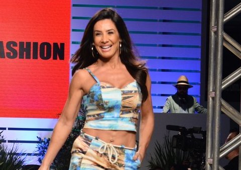  Sheila Melo e Scheila Carvalho exibem boa forma em desfile