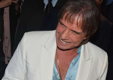 Após 15 anos da morte de Maria Rita, Roberto Carlos assume novo romance