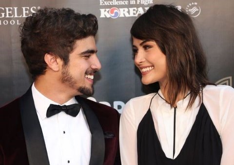 Após meses juntos, Caio Castro assume namoro com Maria Casadevall