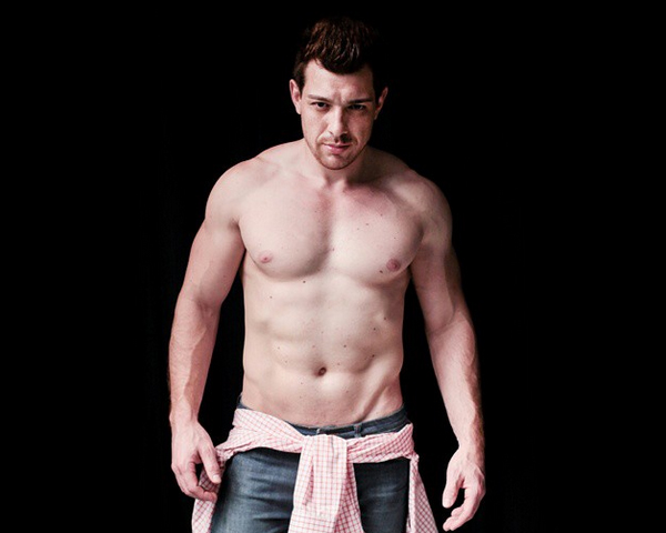 Campeão do BBB15, Cézar Lima lembra de primeira vez aos 14 anos