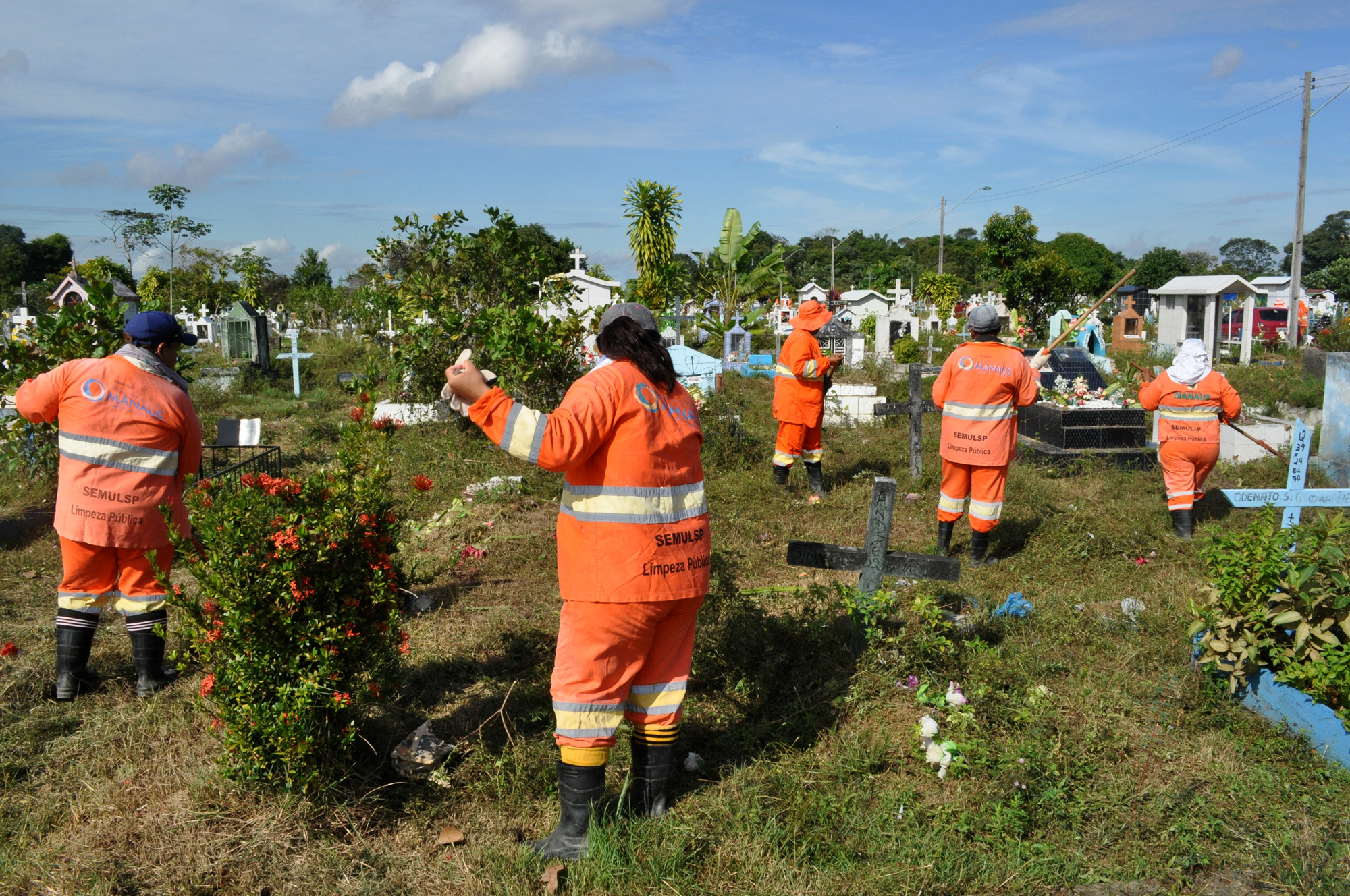 Cemitérios da cidade recebem novo mutirão de limpeza