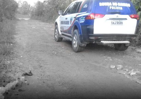 Jovem é encontrado morto em ramal de Manaus com tiros na nuca e sem sapato