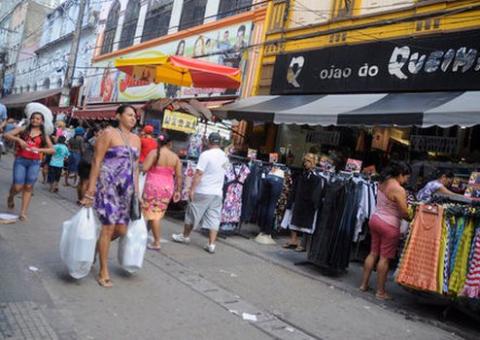 Saiba o horário do comércio nesta quinta-feira