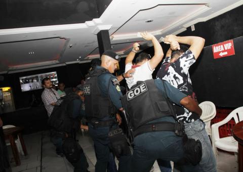 Força policial faz prisões, fecha bingos e limpa o Centro de Manaus