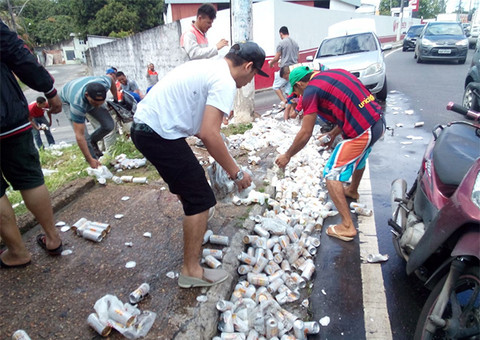 Palete cai e espalha 'alegria' na Efigênio Sales