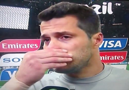 Julio Cesar chora e desabafa: "Preferia que fosse 1 a 0 com um erro meu"