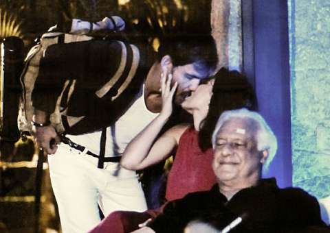 Aline estapeia  Ninho e ele começa a chorar