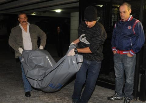  Veja fotos do momento em o IML leva o corpo de Champingon 