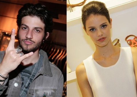 Após boatos, Laura Neiva confirma namoro com Chay Suede