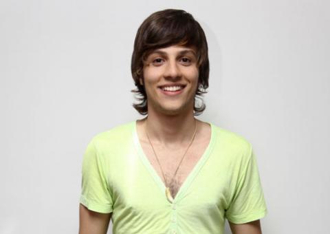 Chay Suede terá programa na MTV