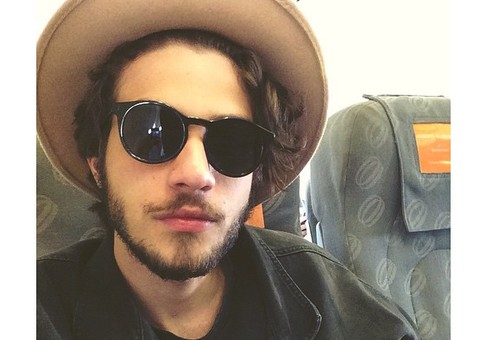 Ator da Globo, Chay Suede, é furtado no Rio