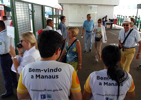  Transatlânticos chegam a Manaus com mais de 1,4 mil estrangeiros