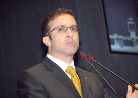 Chico  cobra adoção de   práticas ambientais pelas indústrias de bebidas