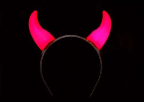 Após chifre, noivado é rompido e anunciado em Classificados