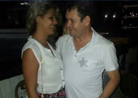 Chimbinha bebe demais e é flagrado coladinho com fã "mostrou a língua descaradamente"