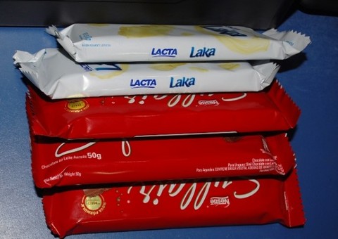 Sem acreditar em coelho da Páscoa, três adolescentes são presas roubando chocolate no shopping