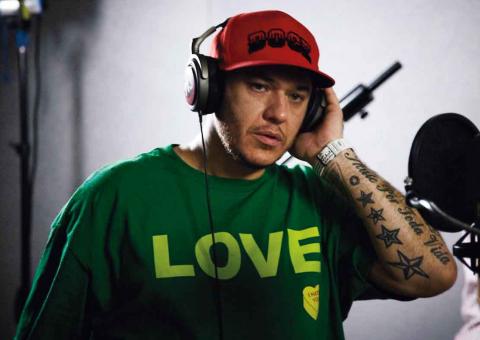 Dois dias antes da morte, Rádio divulga novo single do Charlie Brown