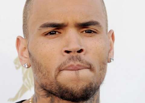 Julgamento de Chris Brown é adiado mais uma vez