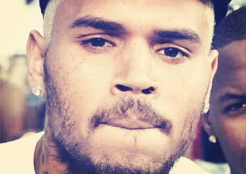 Chris Brown é criticado ao dizer que ebola é forma de "controle populacional" 