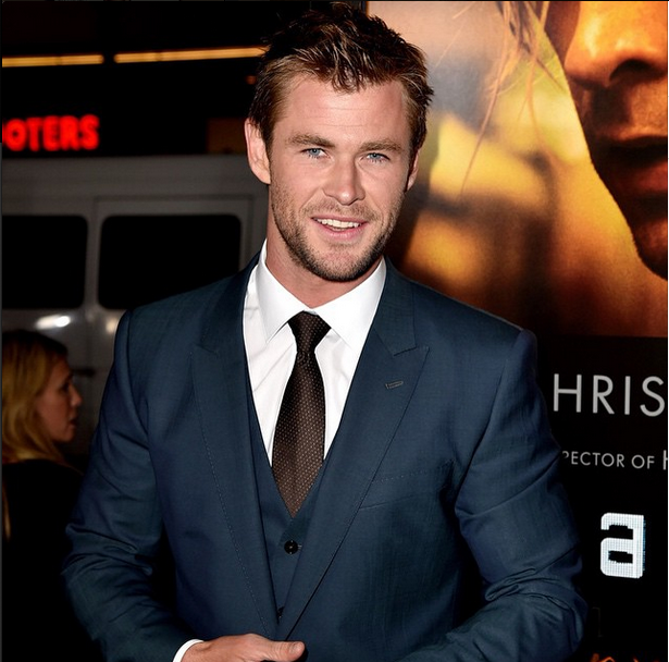 Chris Hemsworth, o Thor, sensualiza molhadinho em vídeo