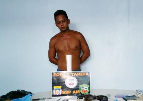 Traficante denunciado ao 181 é flagrado com arma e droga