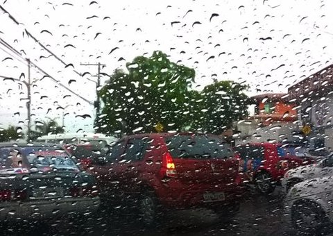 Defesa Civil registra três ocorrências durante a chuva