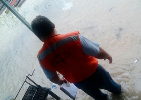 Chuva causa transtorno em Manaus