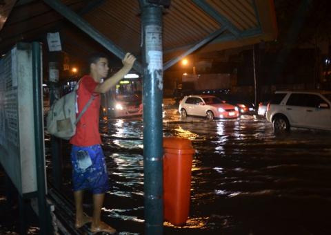 Chuva deixa mais de mil desabrigados em João Pessoa