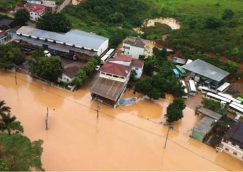 Chuva tira mais de 40 mil pessoas de casa no Espírito Santo; seis morreram