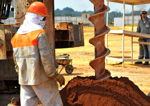 Obra da Cidade Universitária avança com pavimentação e alicerces de prédios