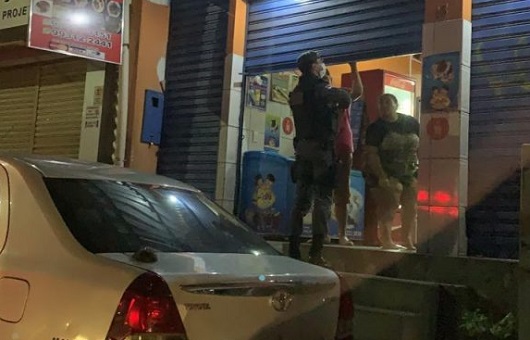 Bares são fechados por desobedecer toque de recolher em Manaus
