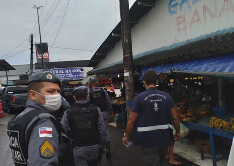 Feira e comércios são fechados por descumprir decreto em Manaus