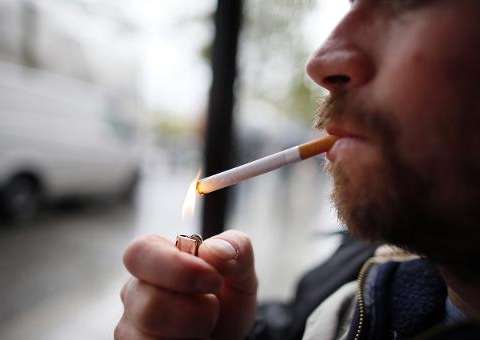 Estudo aponta que parar de fumar deixa a pessoa mais feliz 