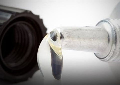 Homem ciumento cola vagina da esposa com supercola após desconfiar de traição da mulher