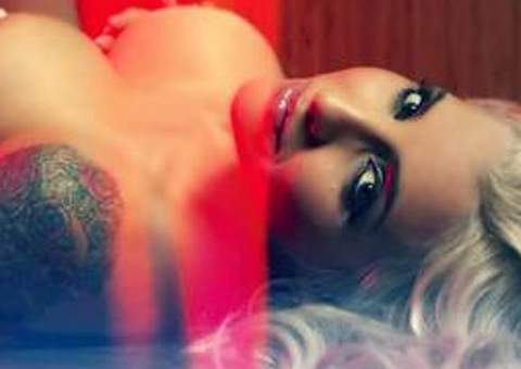  Ex-BBB Clara volta à 'ativa' em site de strip