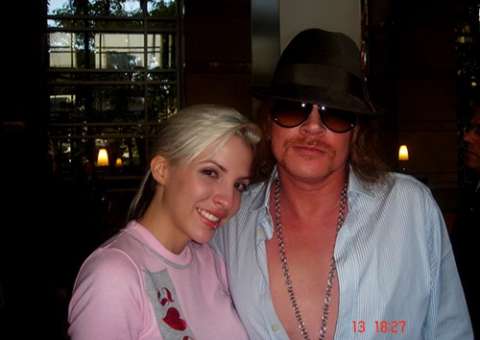 Clara BBB14,  a stripper já comemorou aniversário com Axl Rose 