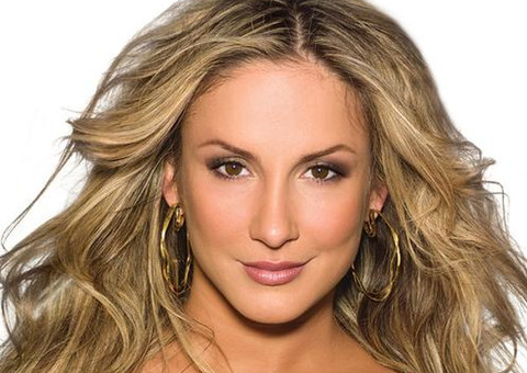 Claudia Leitte copia look de Beyoncé em clipe 