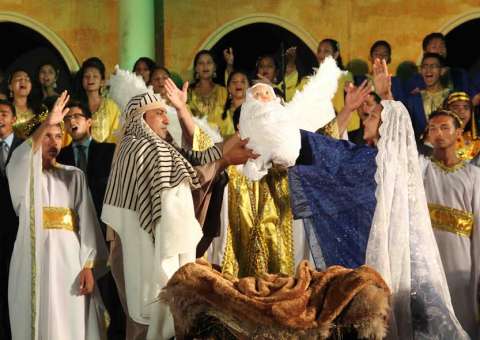 Mais de 600 artistas revivem temas de Natal  em Coari