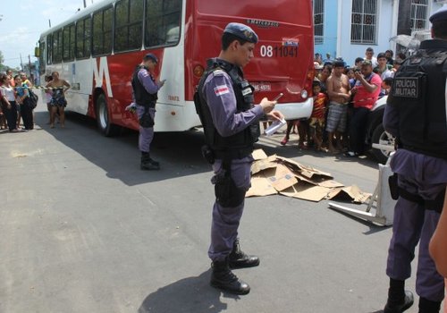 Ônibus atropela e mata cobradora