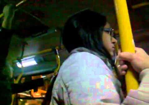 Cobradora de ônibus chama passageiro de pobre e manda tomar no c*