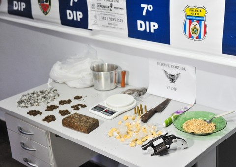 Policiais do 7º DIP apreendem adolescente e drogas na zona Sul